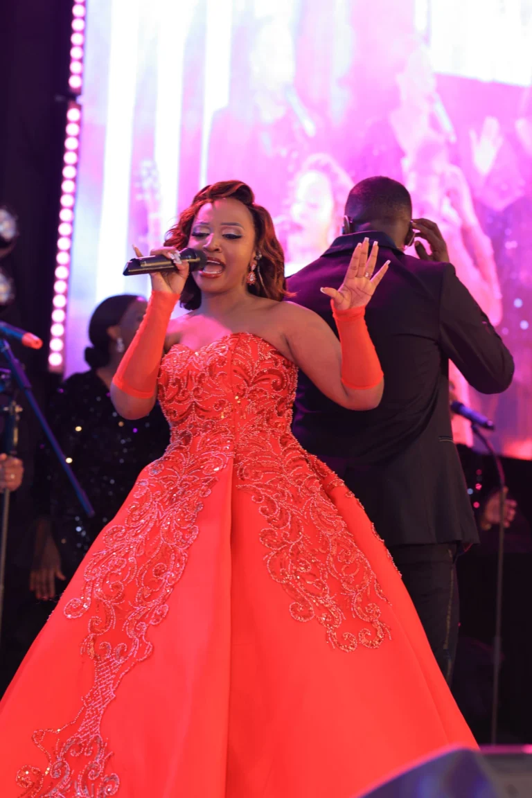 veve-solo-stage-red-gown-2-linc-and-veve